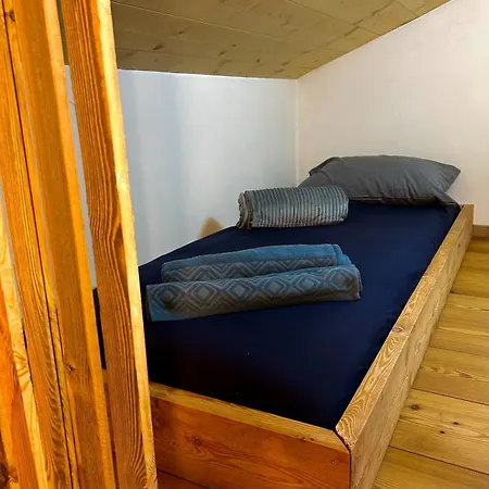 בית אירוח Experience - *